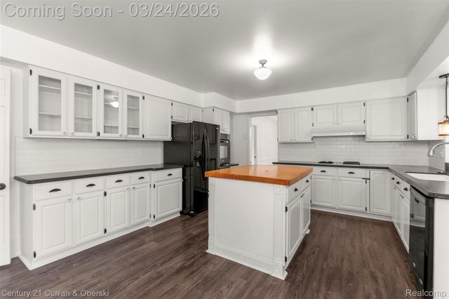 22238 Harlan Drive, Grosse Ile Township, MI 48138