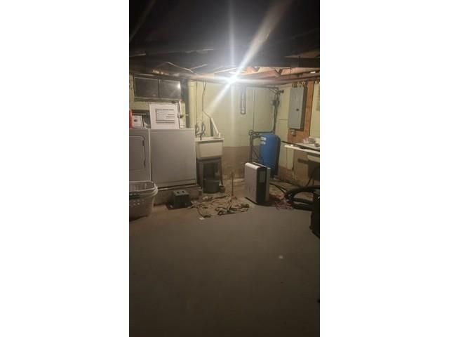 110 E HOFMAN STREET, Cecil, WI 54111