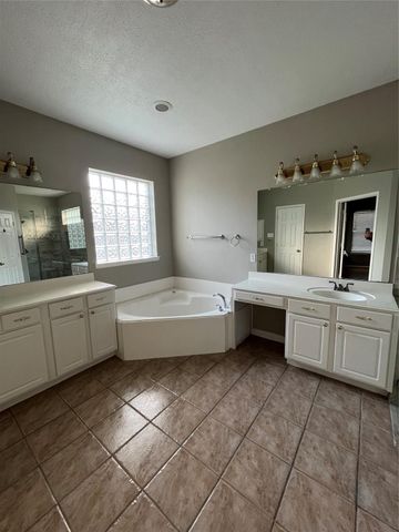 11966 White Oak Landing, Conroe, TX 77385