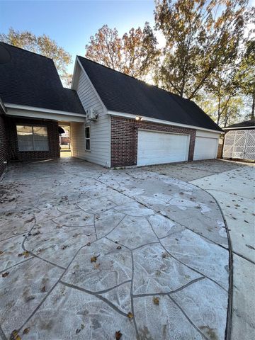 11966 White Oak Landing, Conroe, TX 77385