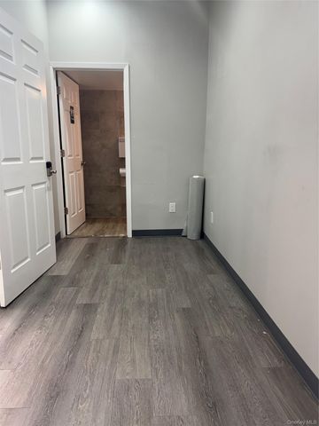 10401 Northern Blvd, Corona, NY 11368