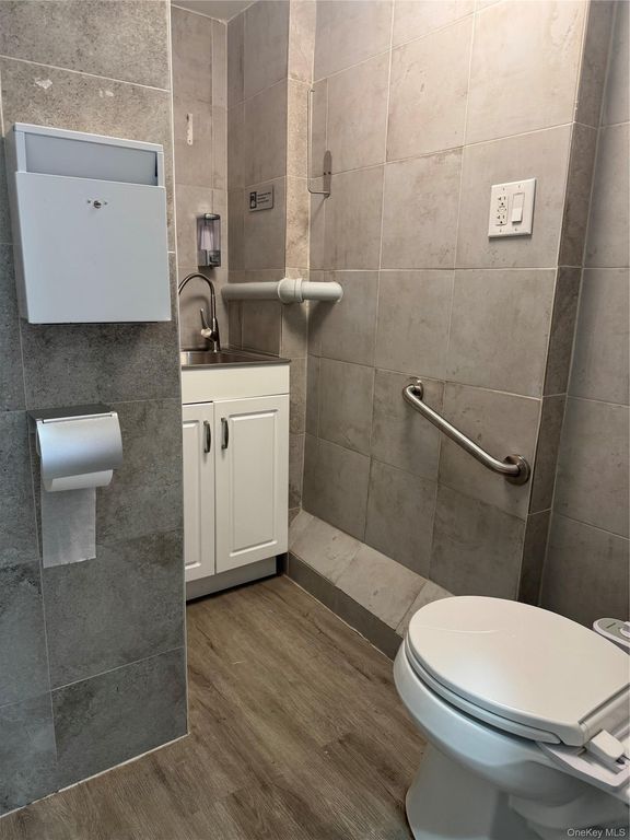 10401 Northern Blvd, Corona, NY 11368 — photo 3