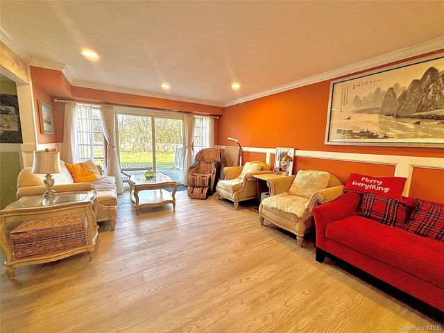 15 Manors Drive, Jericho, NY 11753