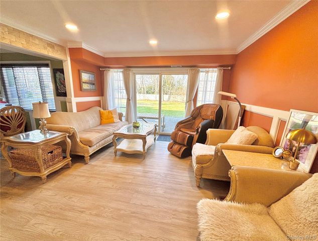15 Manors Drive, Jericho, NY 11753