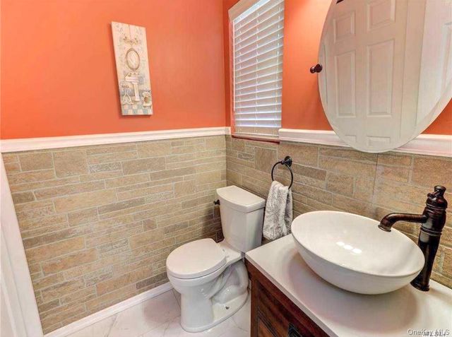 15 Manors Drive, Jericho, NY 11753