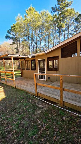 205 Cedar Bend Rd, Gladewater, TX 75647