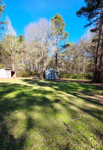 205 Cedar Bend Rd, Gladewater, TX 75647