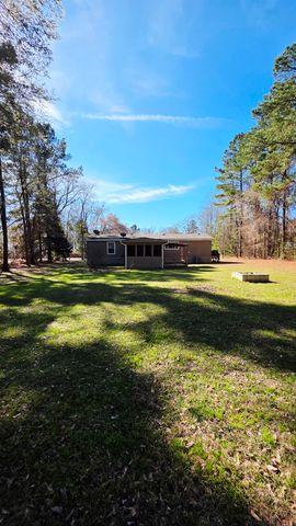 205 Cedar Bend Rd, Gladewater, TX 75647