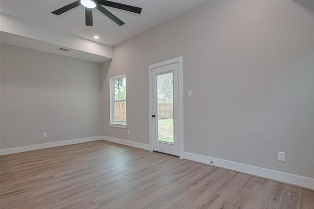 7911 Carver Rd, Houston, TX 77088