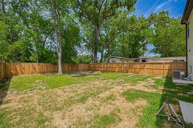 7911 Carver Rd, Houston, TX 77088