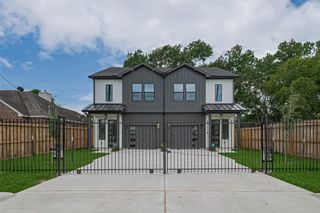 7911 Carver Rd, Houston, TX 77088