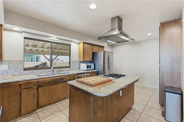 18169 Deauville, Victorville, CA 92395