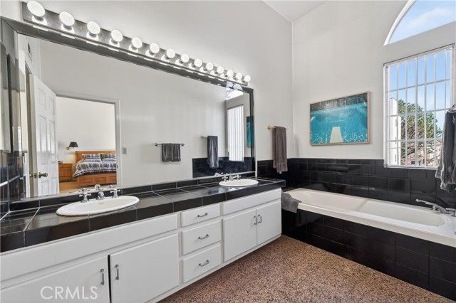 4464 Moorpark 104, Toluca Lake (los Angeles), CA 91602