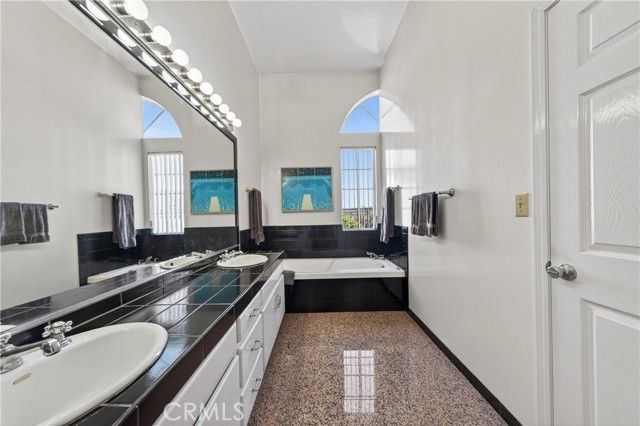 4464 Moorpark 104, Toluca Lake (los Angeles), CA 91602