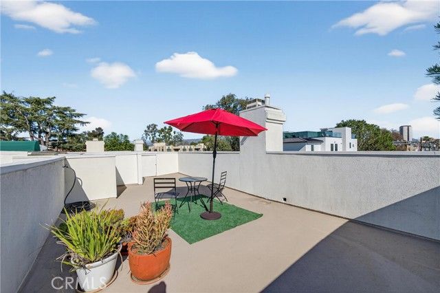 4464 Moorpark 104, Toluca Lake (los Angeles), CA 91602