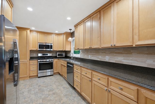 14901 Williston Lane, Minnetonka, MN 55345