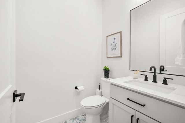 202 Smoke Tree CIR, Dripping Springs, TX 78620