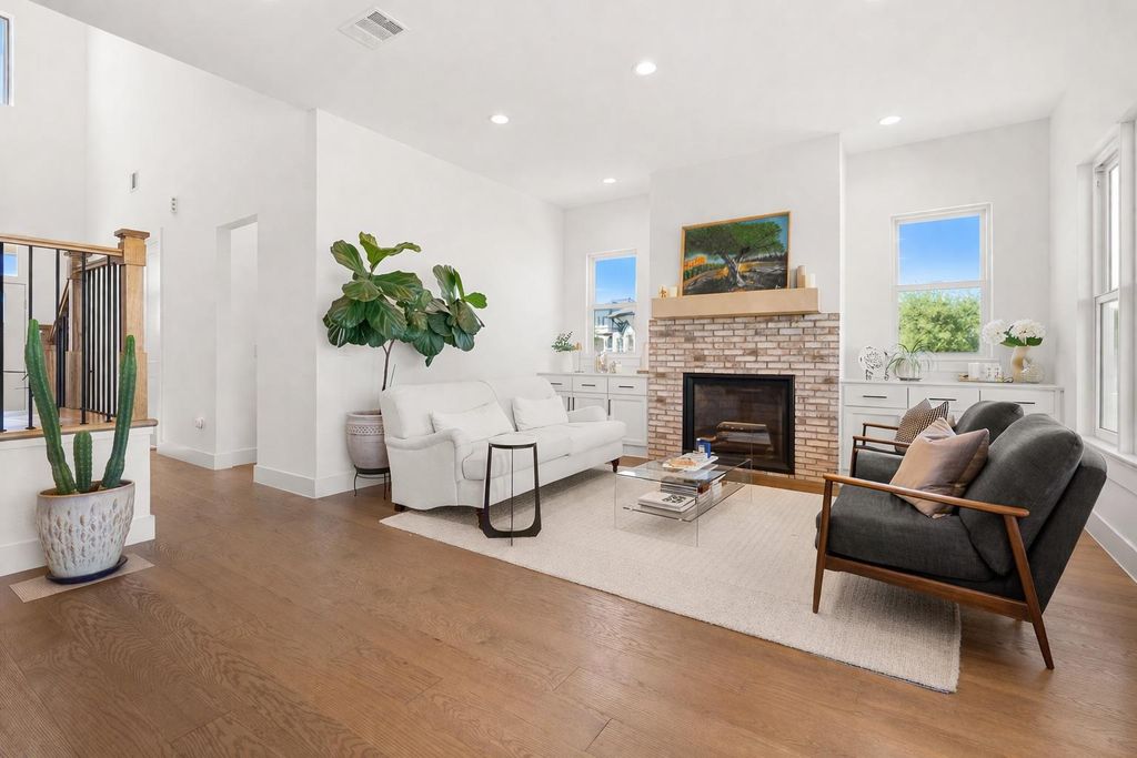 202 Smoke Tree CIR, Dripping Springs, TX 78620