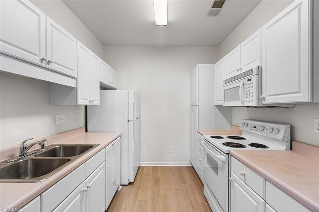 7402 Riverview Knoll Court, Clemmons, NC 27012