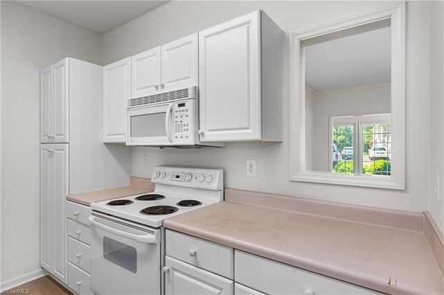 7402 Riverview Knoll Court, Clemmons, NC 27012