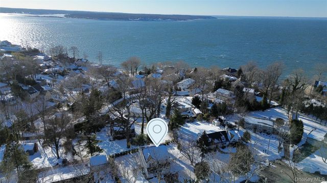 5 Abbington Place, Northport, NY 11768