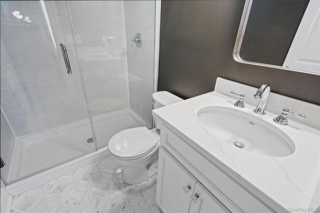 5 Abbington Place, Northport, NY 11768