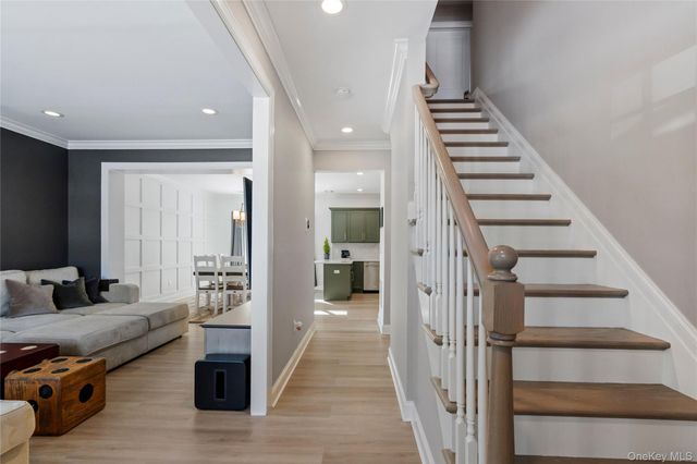 5 Abbington Place, Northport, NY 11768