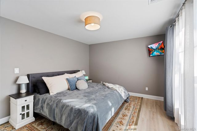 5 Abbington Place, Northport, NY 11768