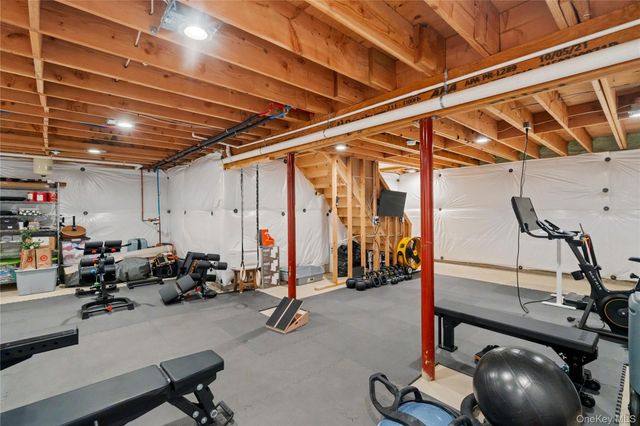 5 Abbington Place, Northport, NY 11768