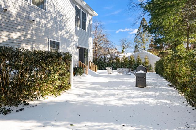 5 Abbington Place, Northport, NY 11768