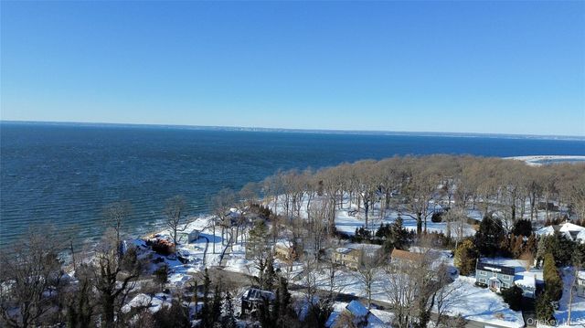 5 Abbington Place, Northport, NY 11768