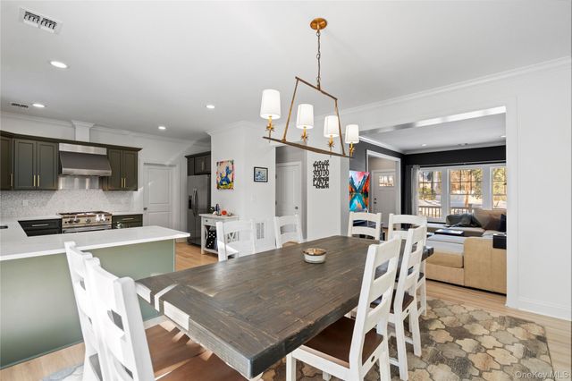 5 Abbington Place, Northport, NY 11768