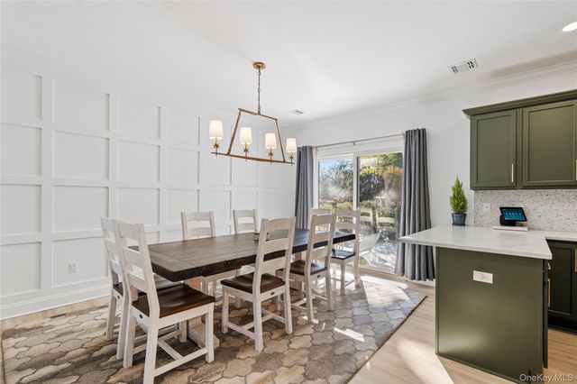 5 Abbington Place, Northport, NY 11768