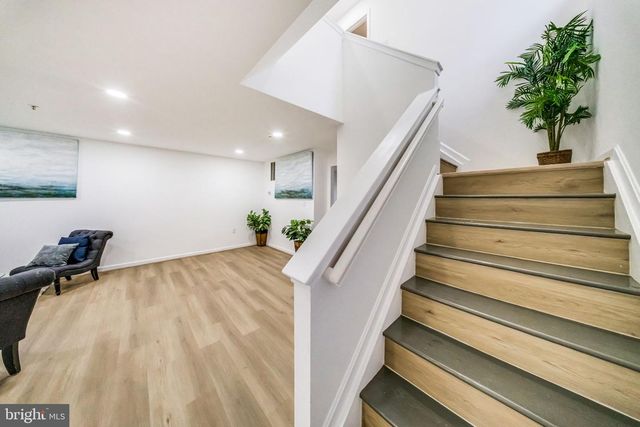 913 VARNEY ST SE, Washington, DC 20032