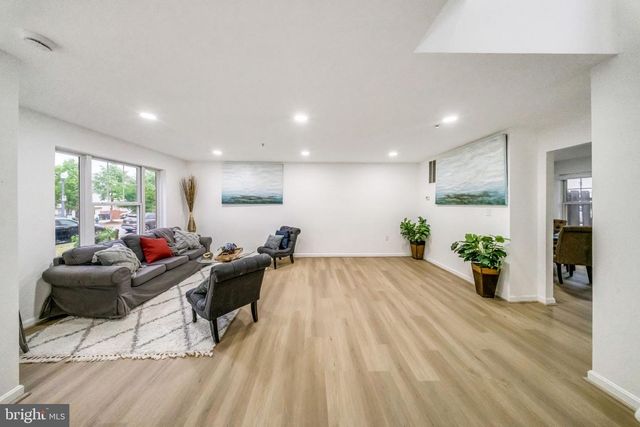 913 VARNEY ST SE, Washington, DC 20032