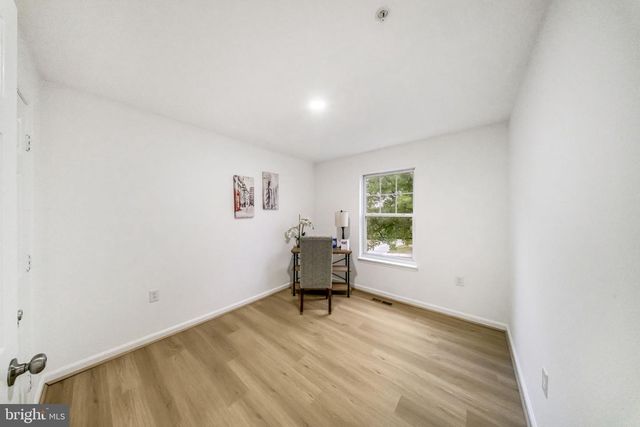 913 VARNEY ST SE, Washington, DC 20032