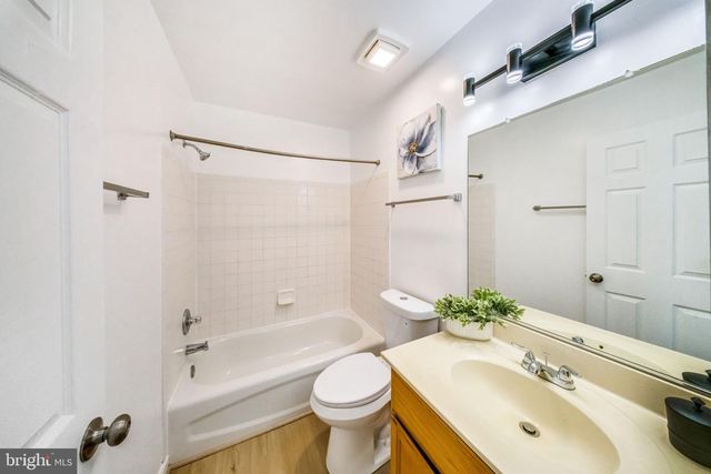 913 VARNEY ST SE, Washington, DC 20032