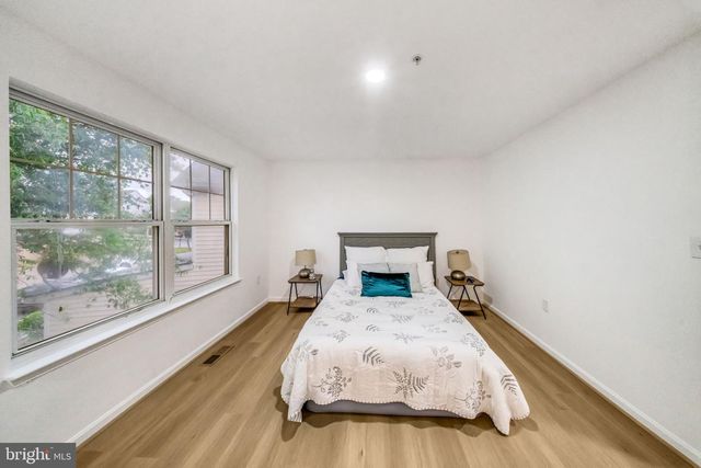 913 VARNEY ST SE, Washington, DC 20032