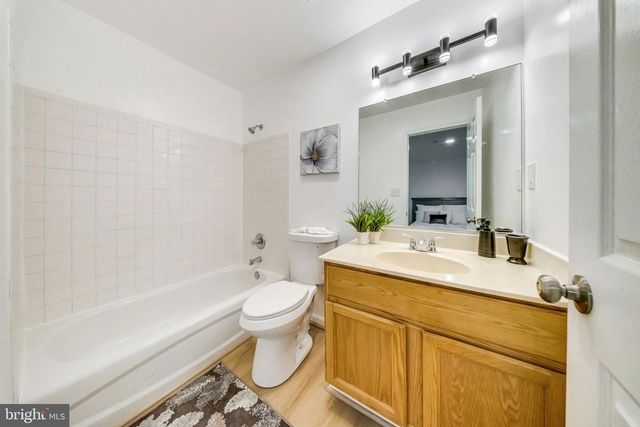 913 VARNEY ST SE, Washington, DC 20032