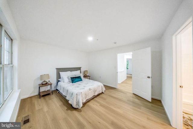 913 VARNEY ST SE, Washington, DC 20032