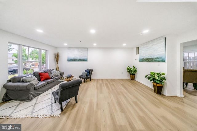 913 VARNEY ST SE, Washington, DC 20032