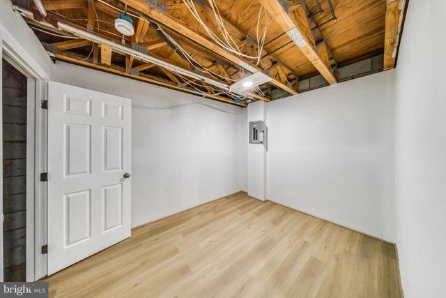 913 VARNEY ST SE, Washington, DC 20032