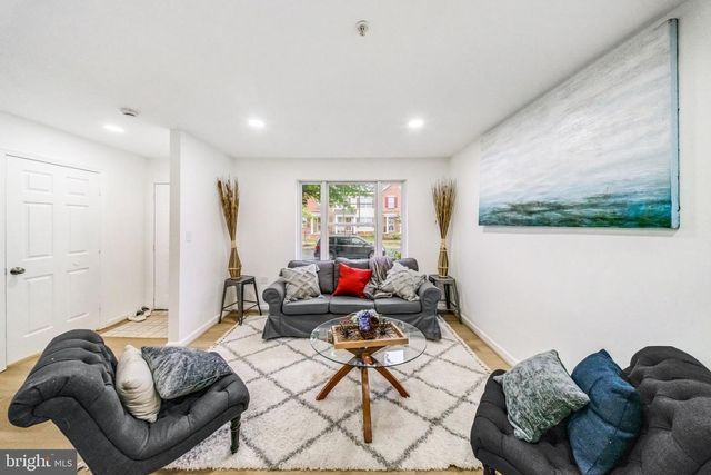 913 VARNEY ST SE, Washington, DC 20032