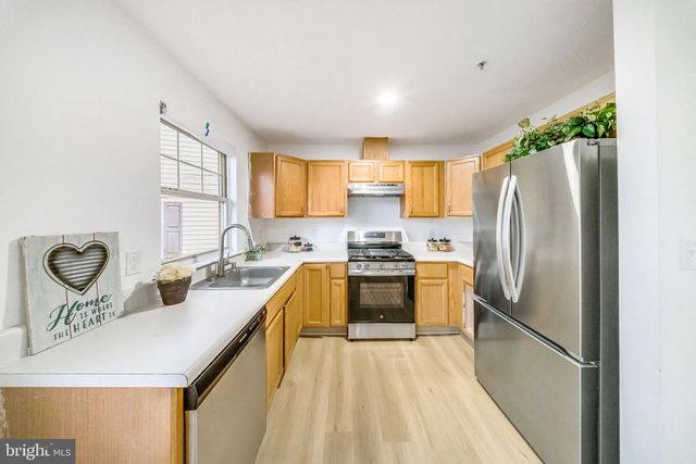913 VARNEY ST SE, Washington, DC 20032