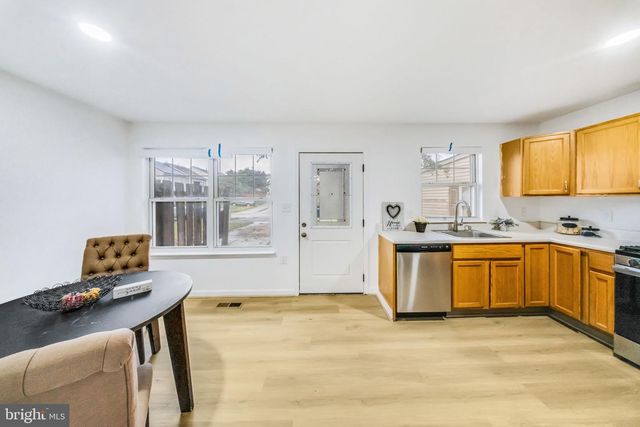 913 VARNEY ST SE, Washington, DC 20032