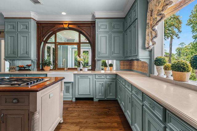 914 Huntington Cove, Houston, TX 77063
