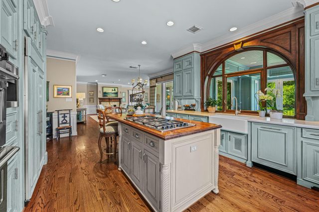 914 Huntington Cove, Houston, TX 77063