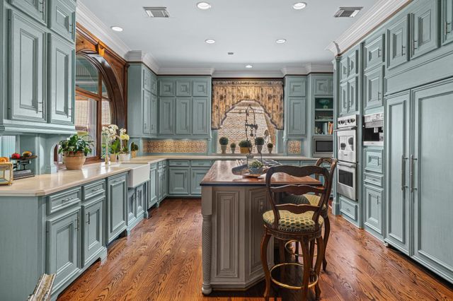 914 Huntington Cove, Houston, TX 77063
