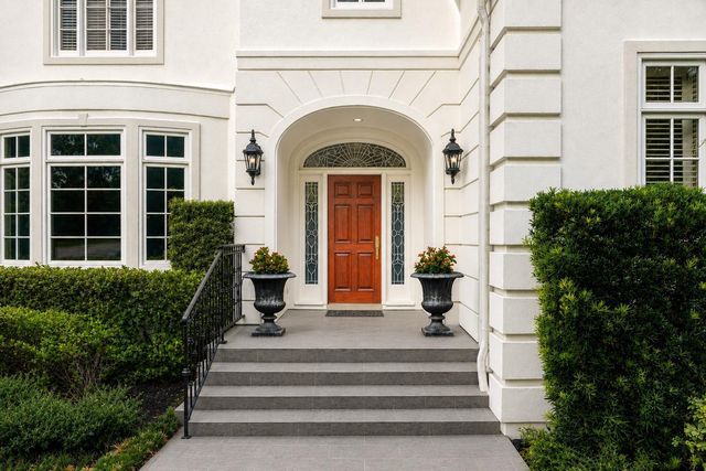 914 Huntington Cove, Houston, TX 77063