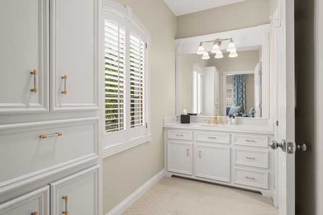 914 Huntington Cove, Houston, TX 77063